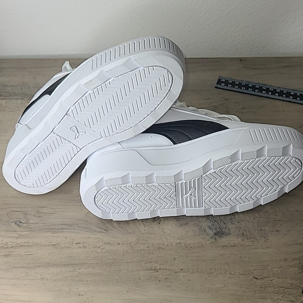 NEW Puma Platform Sneakers - Picture 8 of 8
